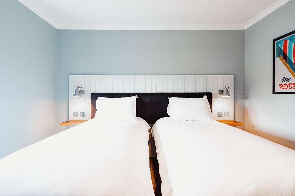 Village Hotel Blackpool Room photo